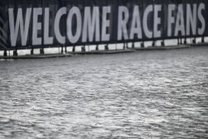 Lluvia y granizo en el circuito