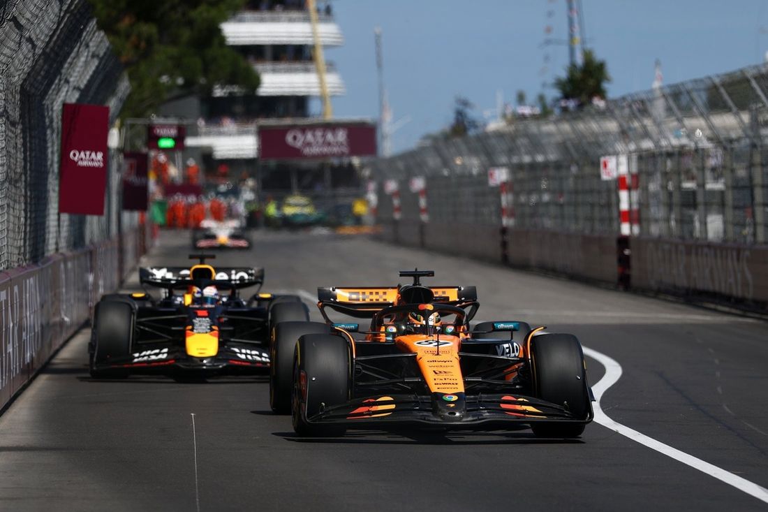 Oscar Piastri, McLaren, Max Verstappen, Red Bull Racing