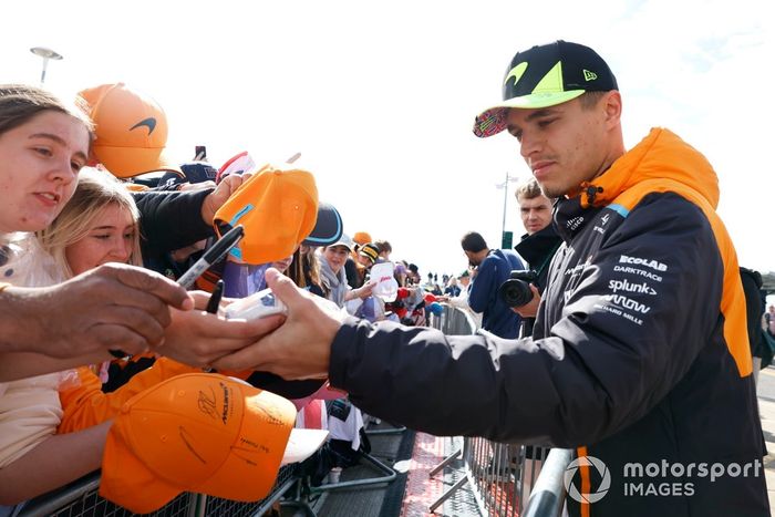 Lando Norris, McLaren F1 Team llega a la pista