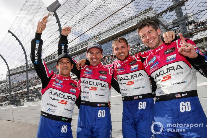 #60 Meyer Shank Racing c/ Curb Agajanian Acura ARX-06: Tom Blomqvist, Colin Braun, Helio Castroneves, Simon Pagenaud celebrando su victoria