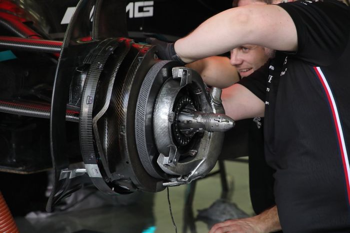 Mercedes W14 detalle del freno