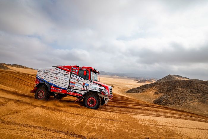 #519 Hino Team Sugawara: Teruhito Sugawara, Hirokazu Somemiya, Yuji Mochizuki