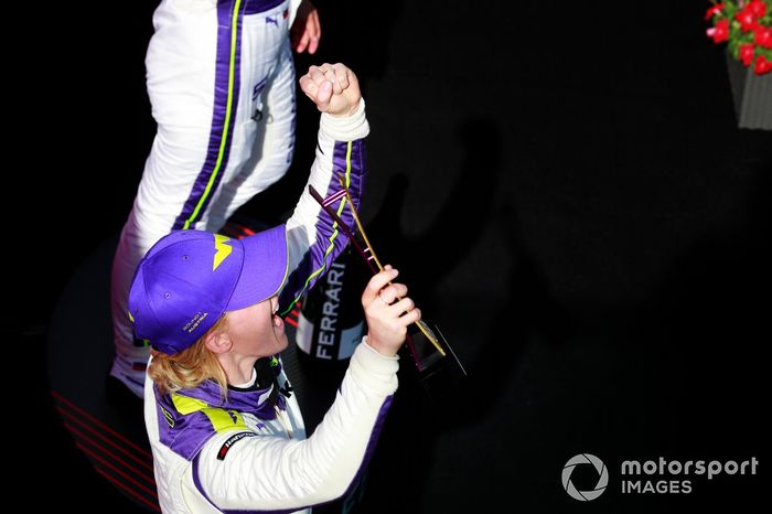 Podio: la ganadora Alice Powell 