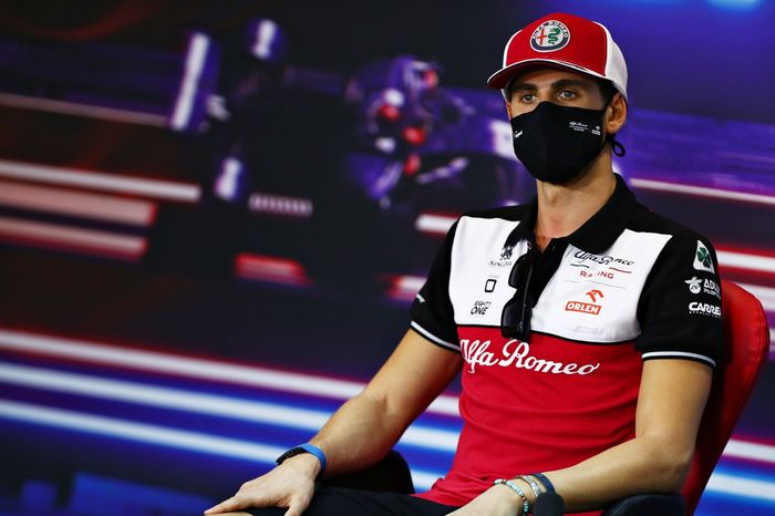 Antonio Giovinazzi, Alfa Romeo Racing, en la conferencia de prensa