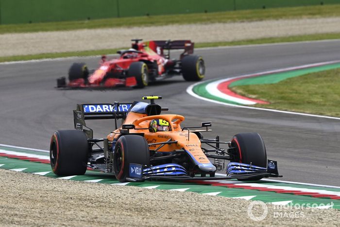 Lando Norris, McLaren MCL35M, Charles Leclerc, Ferrari SF21