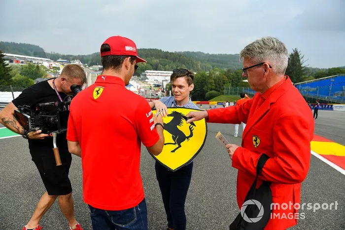 Charles Leclerc, Ferrari, firma autógrafos