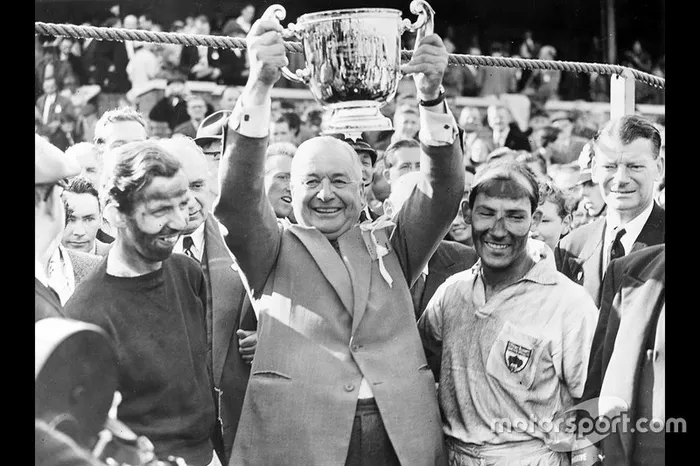 Tony Brooks, Vanwall; Tony Vandervell, Vanwall