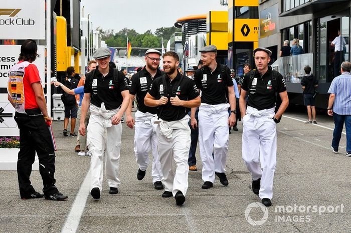 Mecánicos de Mercedes AMG F1