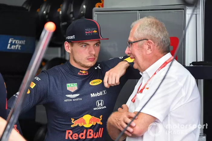 Max Verstappen, Red Bull Racing, con Helmut Markko, Consultor, Red Bull Racing