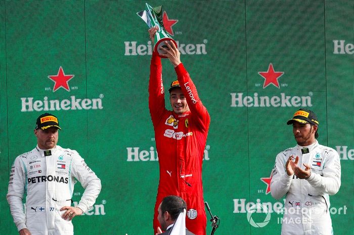 GP da Itália: Leclerc resiste a ataques de Hamilton