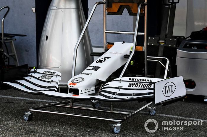 El alerón delantero del Mercedes AMG F1 W10 con la nueva decoración