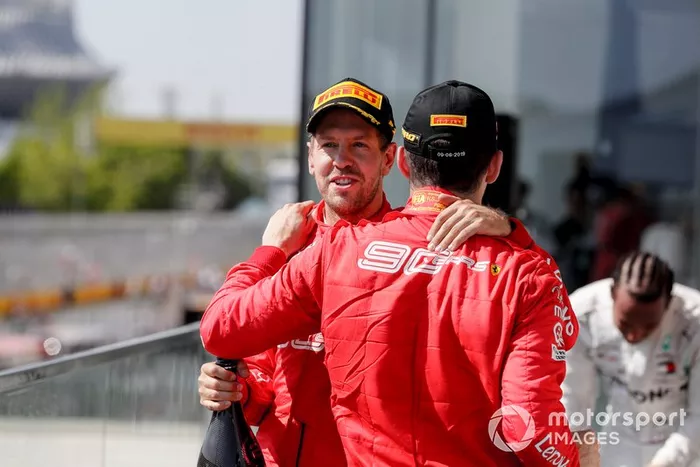 Sebastian Vettel, Ferrari, seconda posizione, e Charles Leclerc, Ferrari, terza posizione, sul podio