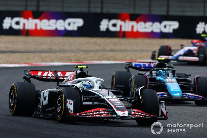 Nico Hulkenberg, Haas VF-24, Pierre Gasly, Alpine A524