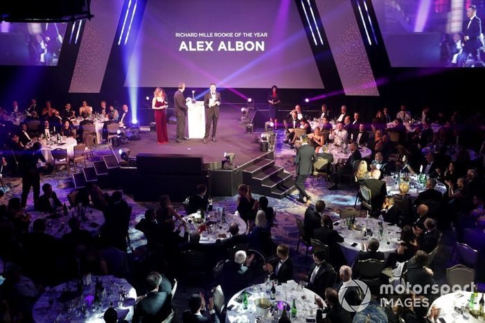 Alexander Albon, Red Bull Racing, gana el premio Novato del Año