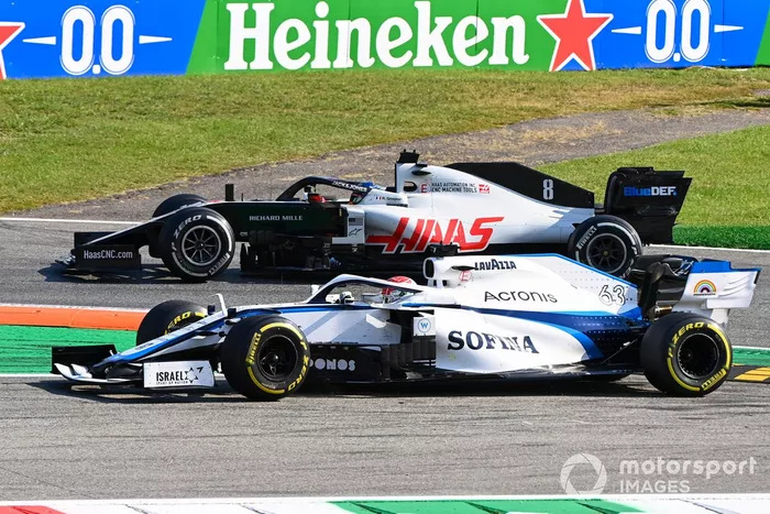 George Russell, Williams FW43 se va de largo y Romain Grosjean, Haas VF-20 