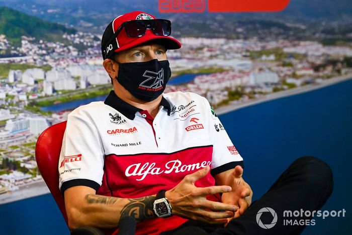 Kimi Raikkonen, Alfa Romeo, en la conferencia de prensa
