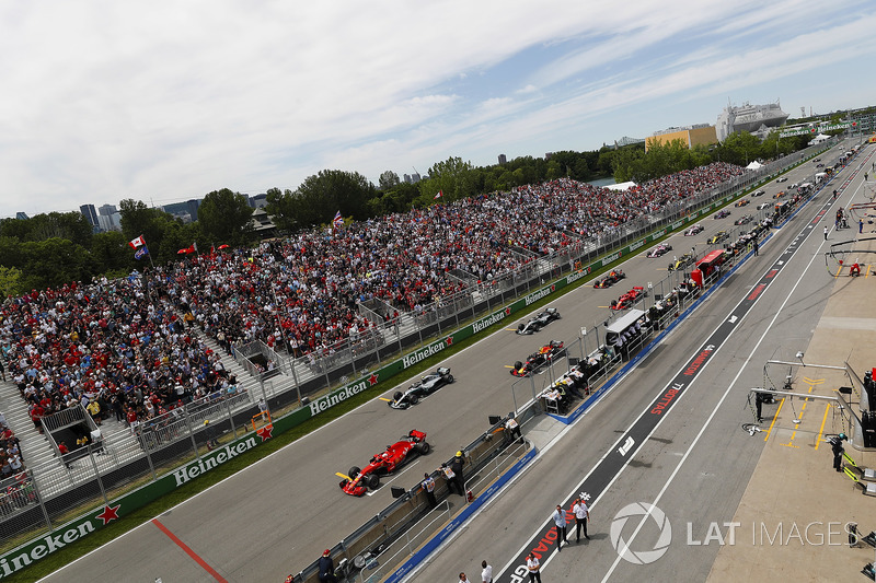Sebastian Vettel, Ferrari SF71H, Valtteri Bottas, Mercedes AMG F1 W09