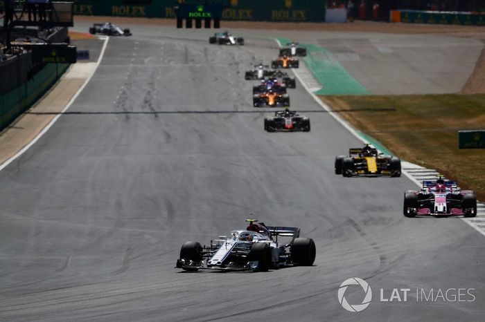Charles Leclerc, Sauber C37, Esteban Ocon, Force India VJM11, y Carlos Sainz Jr., Renault Sport F1 Team R.S. 18
