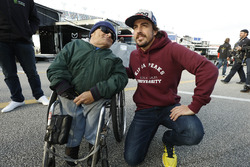 Fernando Alonso, United Autosports taraftarlar ile