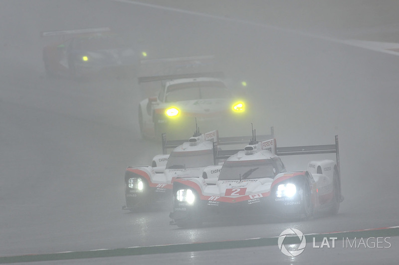 #2 Porsche Team Porsche 919 Hybrid: Timo Bernhard, Earl Bamber, Brendon Hartley