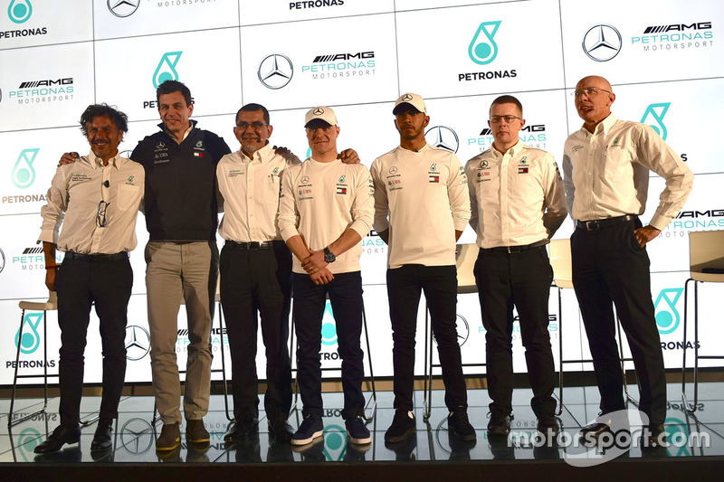 Lewis Hamilton, Mercedes-AMG F1, Valtteri Bottas, Mercedes-AMG F1, Toto Wolff, Mercedes AMG F1 Director de Motorsport