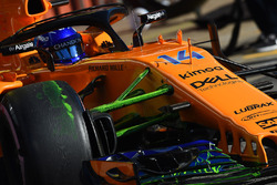 Fernando Alonso, McLaren MCL33 avec de la peinture flow-viz sur la suspension