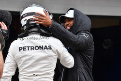 Lewis Hamilton, Mercedes AMG F1 celebrates with polesitter Valtteri Bottas, Mercedes AMG F1 in parc ferme