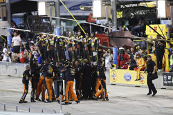 Martin Truex Jr., Furniture Row Racing Toyota team celebra