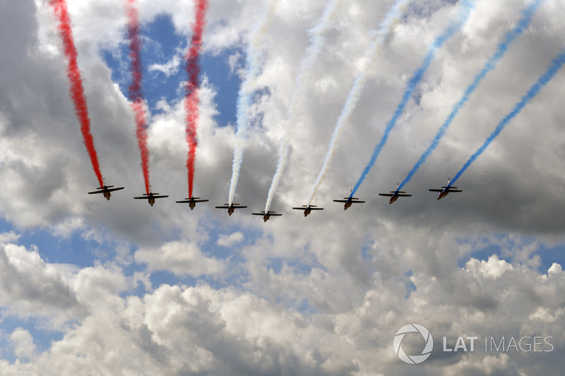 Patrouille de France flypast