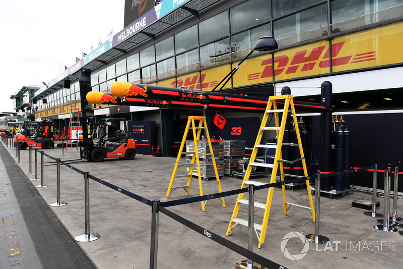 Les préparatifs du garage Red Bull Racing