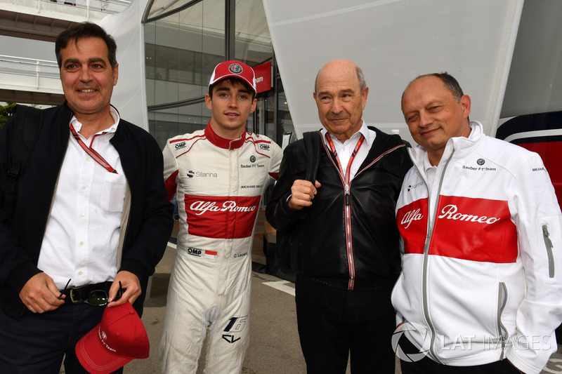 Charles Leclerc, Sauber celebrates tenth place with Frederic Vasseur, Sauber, Team Principal and Peter Sauber (SUI)