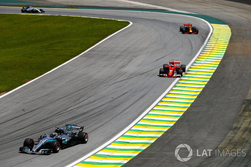 Valtteri Bottas, Mercedes AMG F1 W08, Kimi Raikkonen, Ferrari SF70H, Max Verstappen, Red Bull Racing RB13