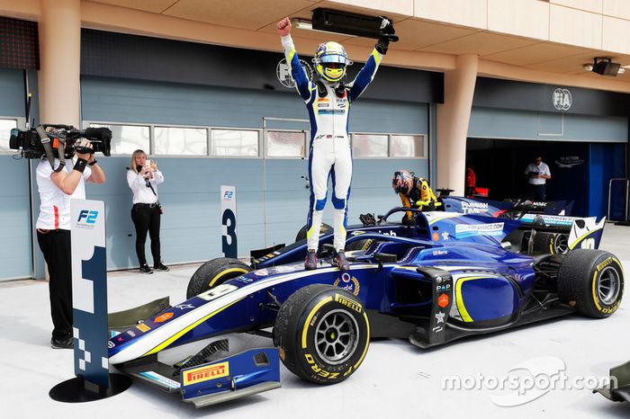 Ganador de carrera Lando Norris, Carlin