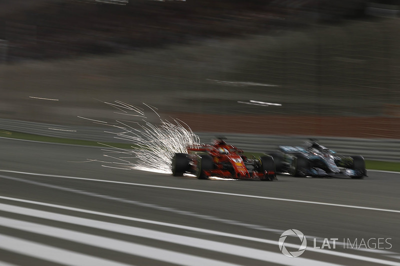 Sebastian Vettel, Ferrari SF71H and Lewis Hamilton, Mercedes-AMG F1 W09 EQ Power+ battle