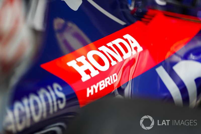 Un logo de Honda en el Toro Rosso