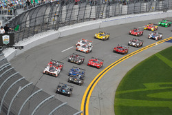 Start, #10 Wayne Taylor Racing Cadillac DPi, P: Renger van der Zande, Jordan Taylor, Ryan Hunter-Reay, Takes the Green Flag