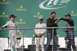 Подіум (зліва направо): Ніко Росберг, Mercedes AMG F1, друге місце; Льюїс Хемілтон, Mercedes AMG F1,