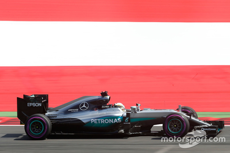 #14: Lewis Hamilton, Mercedes F1 W07 Hybrid, Spielberg 2016: 1:06,228 *