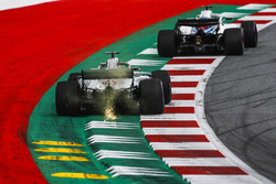 Lewis Hamilton, Mercedes-AMG F1 W09 kıvılcımlar