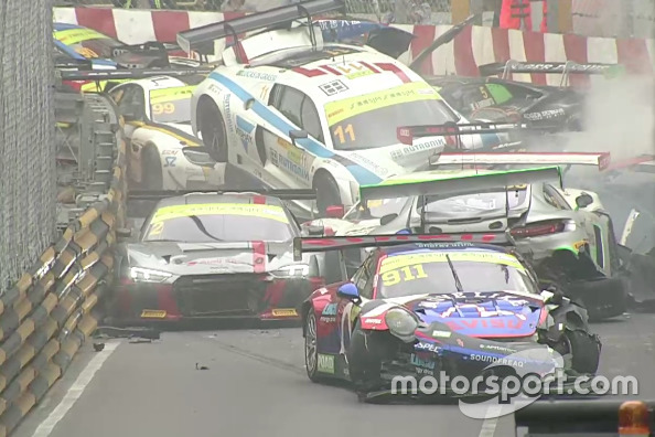 Startcrash beim GT-Weltcup in Macao