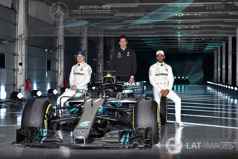 Valtteri Bottas, Mercedes AMG F1, Lewis Hamilton, Mercedes AMG F1, Toto Wolff, Mercedes AMG F1