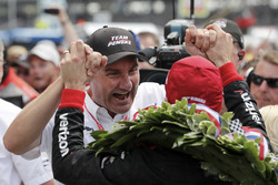 1. Will Power, Team Penske Chevrolet, mit Tim Cindric