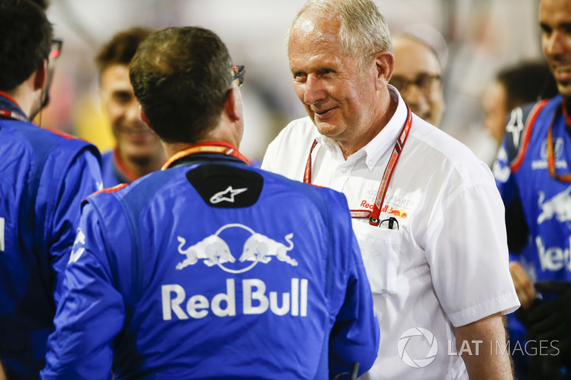 Helmut Markko, Consultant, Red Bull Racing, congratulates the Toro Rosso team on a 4th placed finish with Pierre Gasly, Toro Rosso