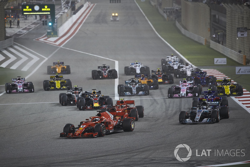 Себастьян Феттель, Ferrari SF71H, лідирує на старті