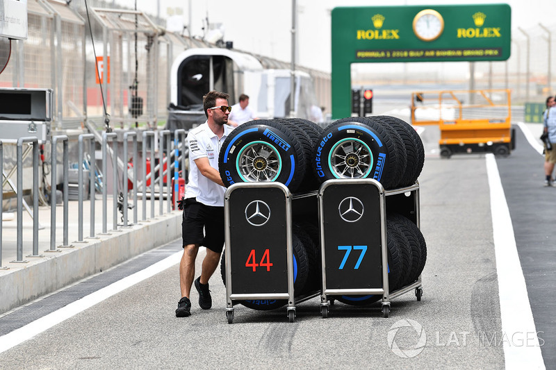Mercedes AMG F1 mekanikeri, Pirelli lastikleri