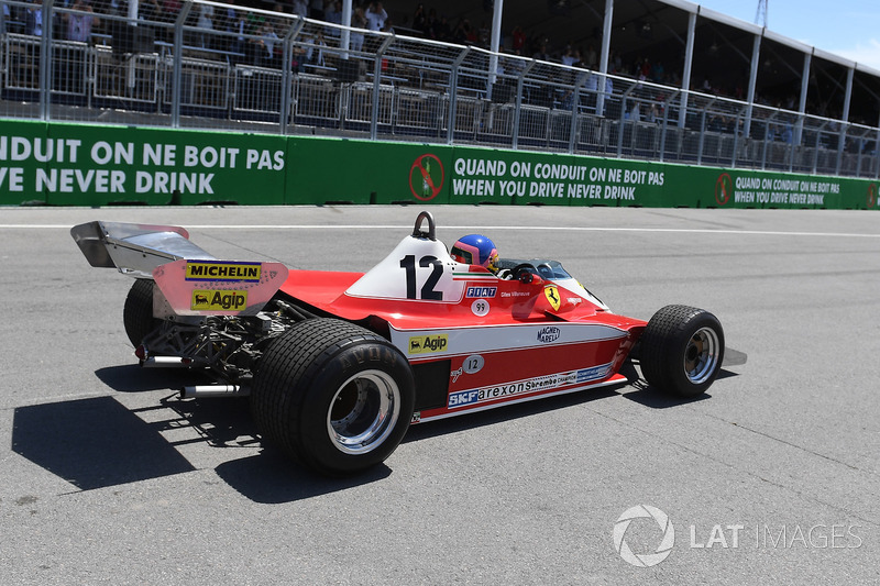 Jacques Villeneuve, pilote la Ferrari 312T3 de son père
