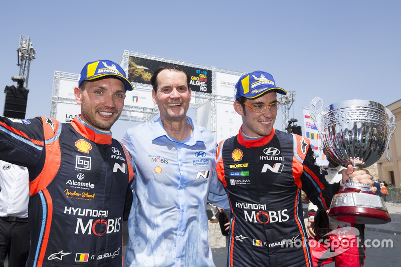 Podio: i vincitori Thierry Neuville, Nicolas Gilsoul, Hyundai Motorsport Hyundai i20 Coupe WRC