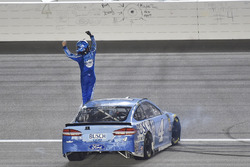 Race winner Kevin Harvick, Stewart-Haas Racing, Ford Fusion Busch Light