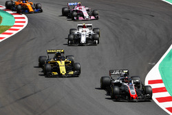 Kevin Magnussen, Haas F1 Team VF-18, Carlos Sainz Jr., Renault Sport F1 Team R.S. 18, Charles Leclerc, Sauber C37, Esteban Ocon, Force India VJM11, Fernando Alonso, McLaren MCL33