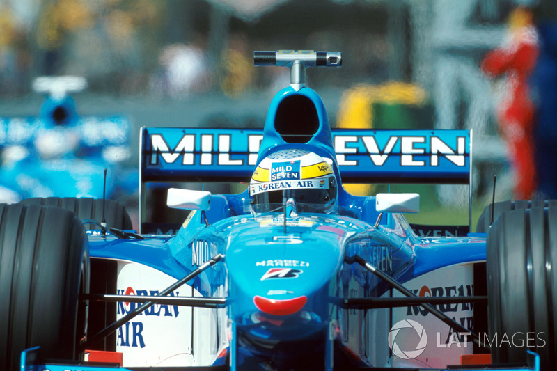 <img src="https://cdn-8.motorsport.com/static/img/cfp/0/0/0/100/108/s3/italy-2.jpg" alt="" width="20" height="12" /> Джанкарло Физикелла, Benetton (16 очков, два подиума)
